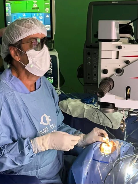 Dr. Mango Ferreira - cirurgia de retina UNITY