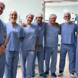 Dra. Raquel Eustáquio e Dr. Magno Ferreira no centro cirúrgico do Centro Cearense de Oftalmologia (CCO)